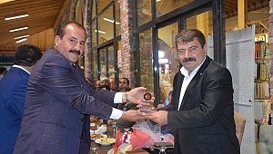 Belediye Personelinden, Başkan Sarı'ya Teşekkür Yemeği