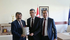 Kaymakam Kapankaya ve Başkan Sarı'dan Dekan Dr. İsa Sağbaş'a ziyaret