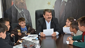 Başkan Sarı Evcilerden gelen öğrencileri ağırladı