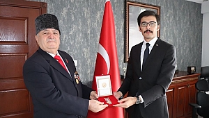 KIBRIS GAZİLERİMİZE MADALYA TEVCİH TÖRENİ DÜZENLENDİ