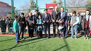 Başmakçı Kaymakamı Yazıcı, Akkeçilide Halı sağa açılışını gerçekleştirdi