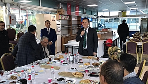 Vatandaş; 'Kaymakam Bey Konuşuyor Şoförü Masada Oturuyor'