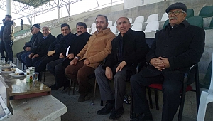 Dinar Belediye Spor ile Bolvadin Belediye Spor arasında dostluk maçı düzenlendi