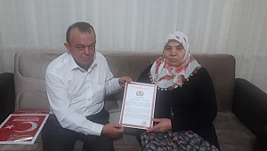 Başkan Hasan Ceylan Şehit Ailesine Beratını Teslim Etti