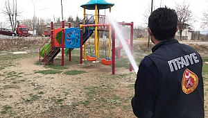 Belediyemiz tarafından sokak ve caddeler dezenfektanlı su ile yıkanıyor