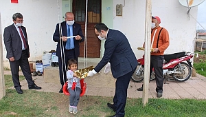 Kaymakamımız Sayın Abdullah Yüksel Çocukların Bayram'ını Evlerinde Ziyaret Ederek Kutladı 