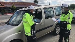 Dinar’da Trafik Polisleri Broşür Dağıttı 