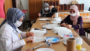 Dinar Halk Eğitimi Merkezinde Maske Üretimi Devam Ediyor