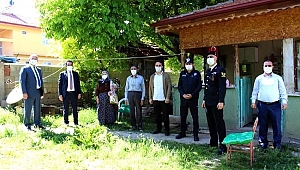 KAYMAKAMIMIZ ABDULLAH YÜKSEL İLÇEMİZDEKİ ŞEHİT ANNELERİNİN ANNELER GÜNÜNÜ KUTLADI