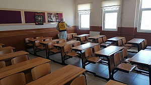 Dinar’da LGS sınavı öncesi Sınıflara İlaçlama Yapıldı