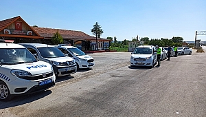 Dinar İlçe Emniyet Müdürlüğü Ekiplerinden Trafik Denetimi