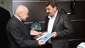 Dinarlı Yazar ve Şairlerden Başkan Sarı’ya Teşekkür Ziyareti