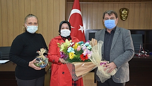 Başkanımız Sarı’dan Kadınlar Gününde Çiçek