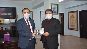 Belediye Başkanımız Nihat Sarı, İlçe Kaymakamı Selami Kapankaya’yı ziyaret etti