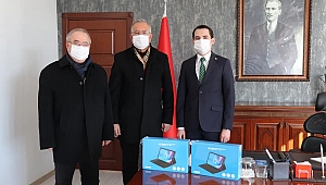 Dinar Ticaret ve Sanayi Odası’ndan İhtiyaç Sahibi Öğrencilere Klavyeli Tablet Desteği