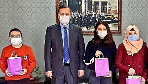 Dünya Birincisi Öğrencilerden Kaymakam Kapankaya'ya ziyaret