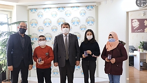 Matematik Yarışması Dünya 1’incilerini Başkan Sarı ödüllendirdi