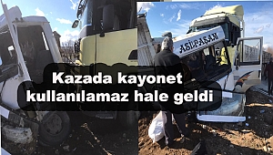 Dinar 'da Tır ile Kamyonet çarpıştı