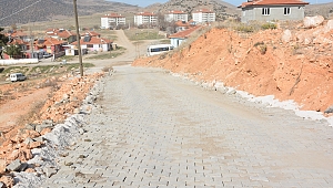 Gazi Mehmet Çavuş Mahallesi’ne parke taşı döşeniyor