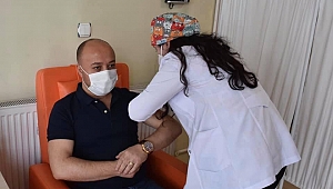 Kaymakam Sakarya ve Belediye Başkanı Taylan Aşı oldu