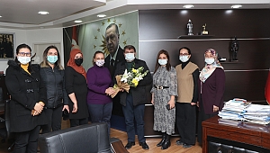 Belediyemiz Bayan Personellerimizden Başkan Sarı’ya Teşekkür Ziyareti