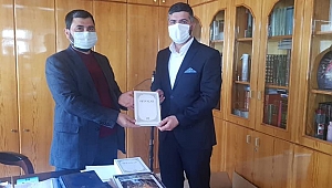 Dinar Müftüsü Avcı Birinci Olana Ödül Verdi
