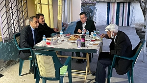 Kaymakam ve Belediye Başkanı Şehit Babasının Evinde İftar Yaptı