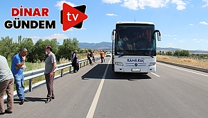 Dinar’da Yolcu Otobüsü ile Otomobil Çarpıştı