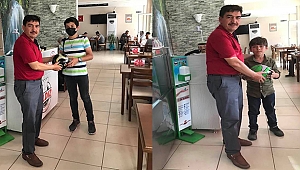 Pazar Mahallesinde Öğrenciler Karneyi Getiriyor Top'u Götürüyor