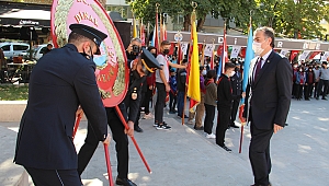 Dinar'da 29 Ekim Cumhuriyet Bayramı Çelenk Koyma Töreni