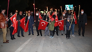 Dinar'da Cumhuriyet Bayramı Fener Alayı ve bando gösterisi
