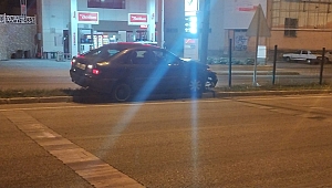 Dinar'da Otomobil Direğe Çarptı