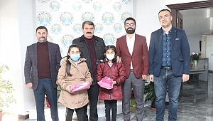 Öğrenciler Belediye Başkanı Nihat Sarı'ya Teşekkür Etti