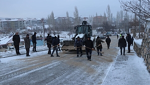 Belediyemizden kar tuzlama çalışması seferberliği