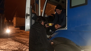 Belediyemizden yolda kalan vatandaşlara çorba ikramı