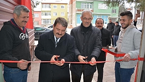 Dinar'da İşyeri Açılışını Belediye Başkanı Nihat Sarı Yaptı