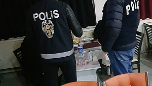 Dinar'da Polisler Aranan Hırsızları ve 1 Asker Kaçağını Yakaladı
