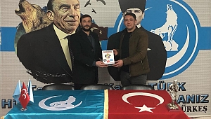 Dinar Ülkü Ocaklarından öğrencilere karne hediyesi