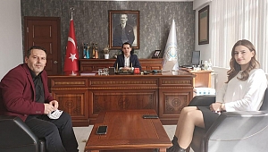 Kaymakam Sakarya'dan Tayini çıkan sağlık memuruna başarı belgesi