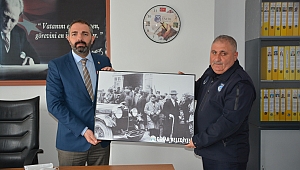 Başkan Sarı'dan 12 Mart için Anlamlı Hediye