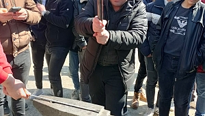 Dinar'da Nevruz Bayramı Ateş Üzerinden Atlayarak Kutlandı
