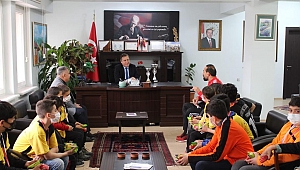 Futbol'da, Afyon Şampiyonu Öğrencilerimizden Kaymakamımıza Ziyaret ve Teşekkür