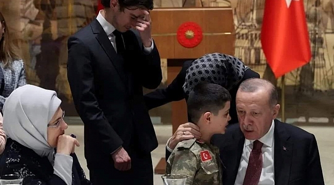 Cumhurbaşkanı Erdoğan Şehidimiz Şafak Evran’ın Çocukları İle Yakından İlgilendi