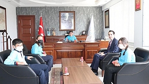 Dazkırı Kaymakamı Sercan Sakarya Koltuğunu Öğrenci Rüya Yılman’a Devretti