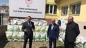 Dinar'da 113 Çiftçiye 2500 dekar alanda %50 hibeli yağlık ayçiçeği tohumu dağıtıldı