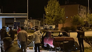 Dinar Dörtyol kavşağında 2 otomobil çarpıştı