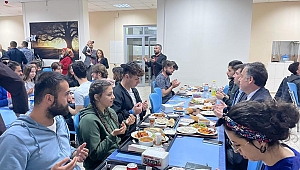 Dinar Kaymakamı Yurt Öğrencileri İle İftar Yaptı