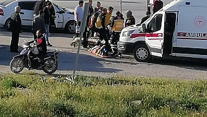 Dazkırıda İşçi Servisi ile Otomobil Çarpıştı: Çok Sayıda Yaralılar Var