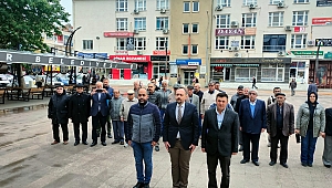 Dinar'da CHP Dinar İlçe Başkanlığı 19 Mayıs'ta Ata'ya Çelenk Bıraktı
