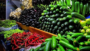 Dinar ilçemizde Tanrı verdi Manav Yerli Ürünleri İle Göz Kamaştırıyor
